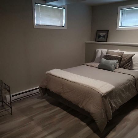 Fully Furnished On Broadway In Moncton Apartment Ngoại thất bức ảnh