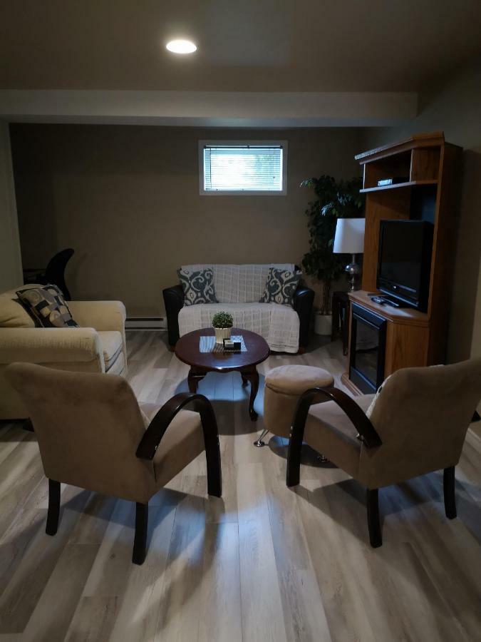 Fully Furnished On Broadway In Moncton Apartment Ngoại thất bức ảnh